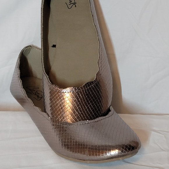 City Streets Shoes - City Streets Size 9 Rose Gold Flats